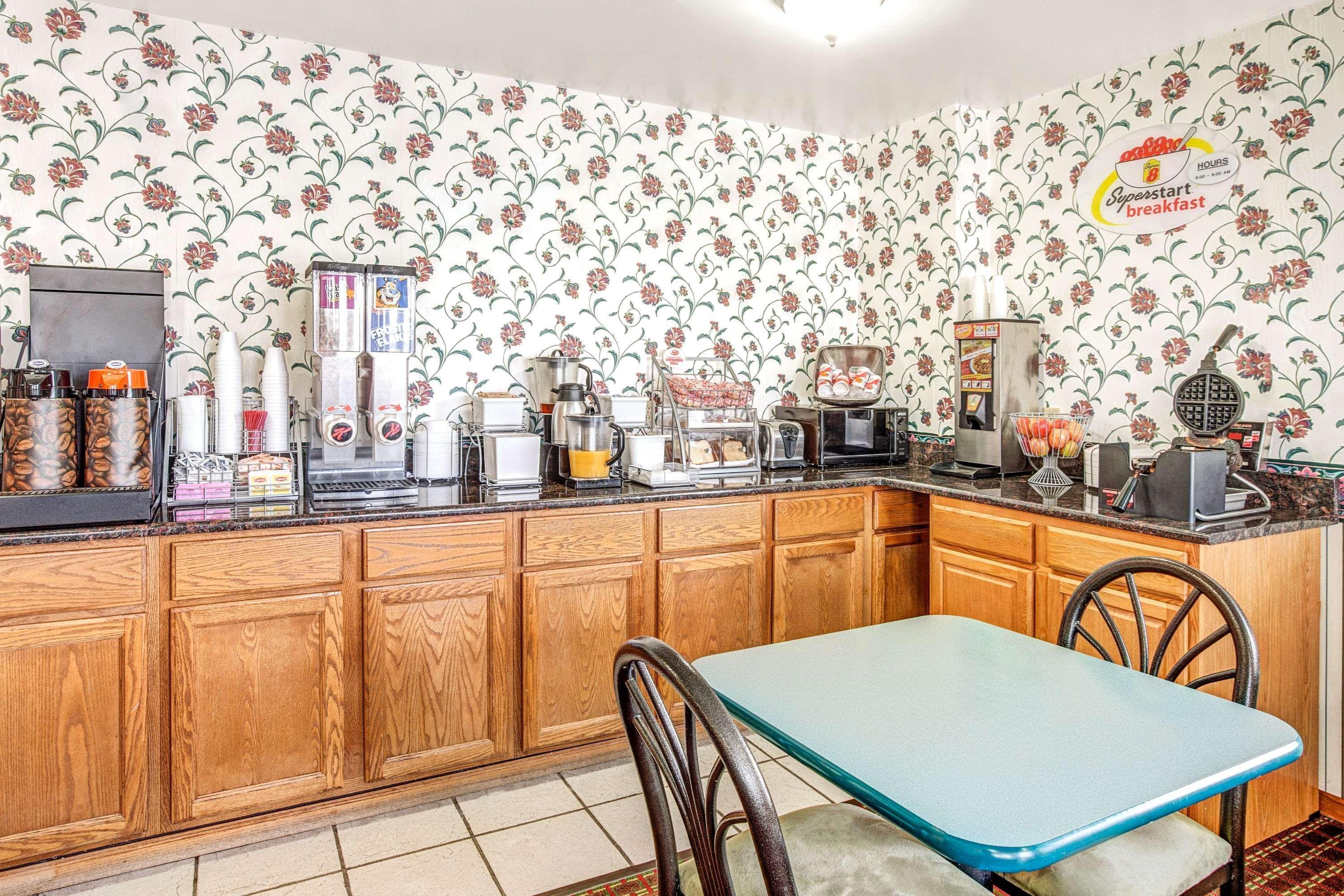 Super 8 By Wyndham Mchenry Fox Lake Area Luaran gambar